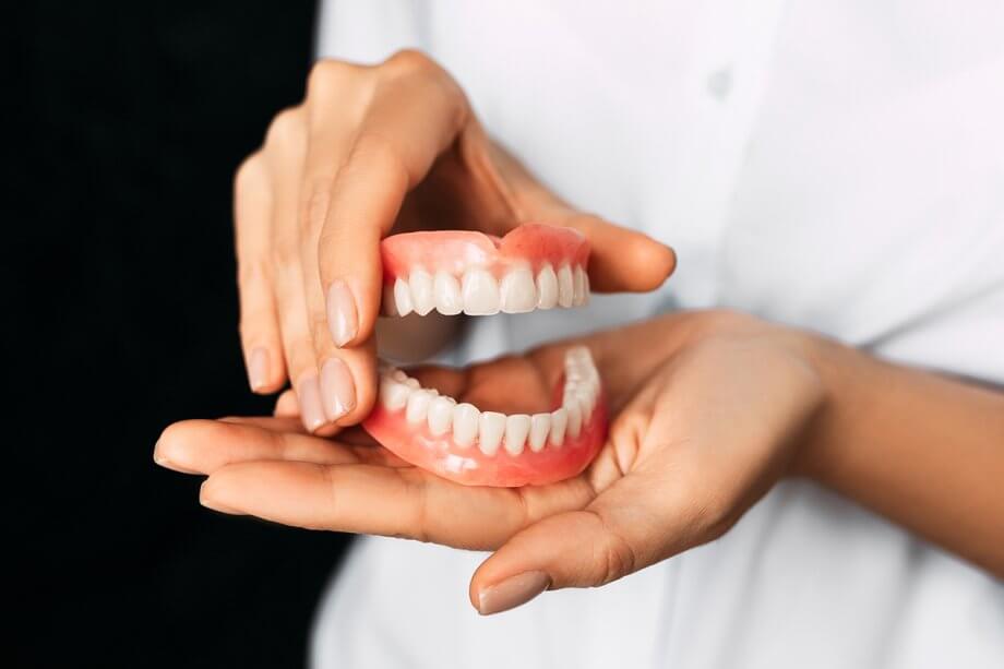 3 Tips for Getting Used to Dentures